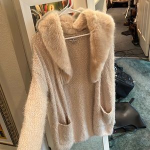 Soft, warm sweater with detachable fur collar